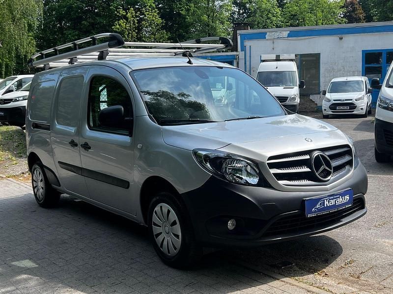 Silber Gebraucht 2018 Mercedes Citan 111 Van / Kleinbus | 11.900 € (Guter Preis) - Bild 1/3