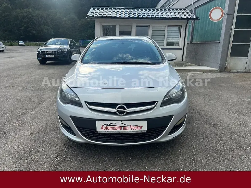Gebraucht Opel Astra Edition 110 PS (80 kW) 2013 Argon silber/ice silver (m2) Kombi