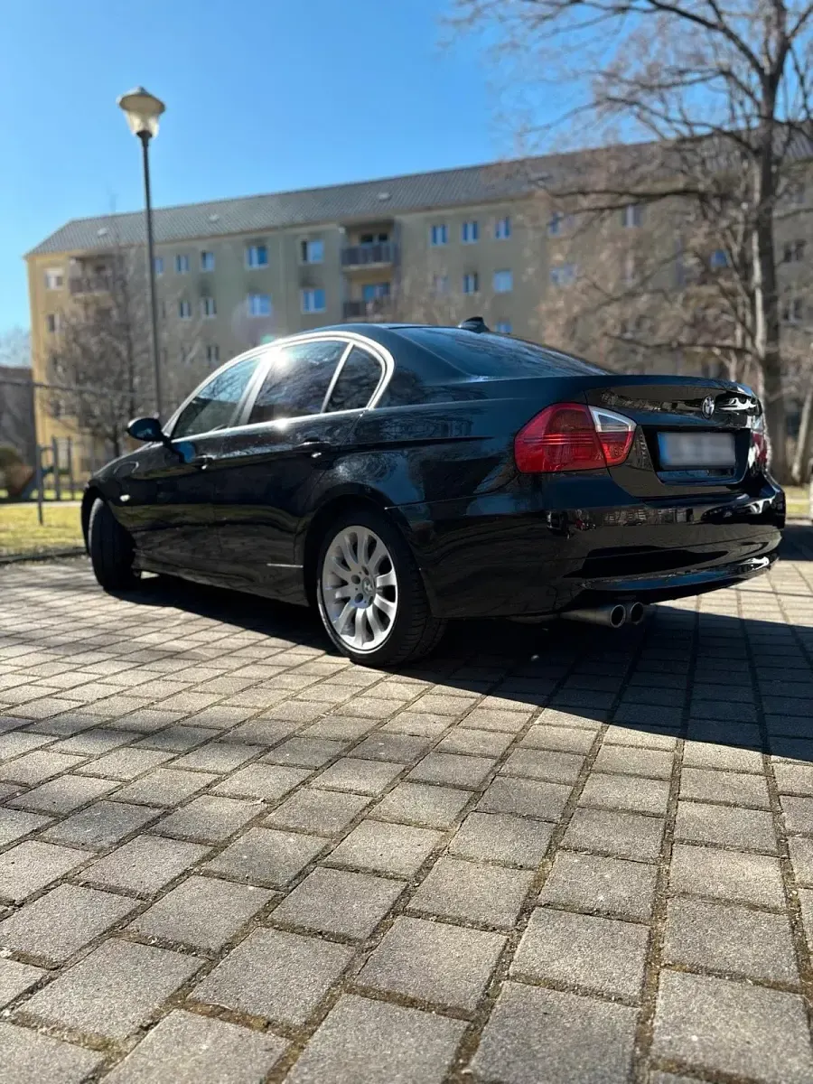Gebraucht BMW 325 197 PS (144 kW) 2008 Schwarz Limousine