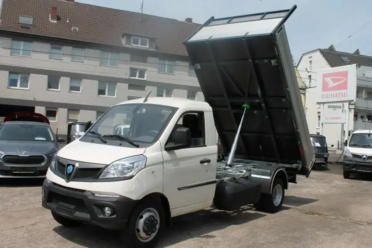 Nowe Piaggio Porter 106 KM (77 kW) 2025 Biały SUV