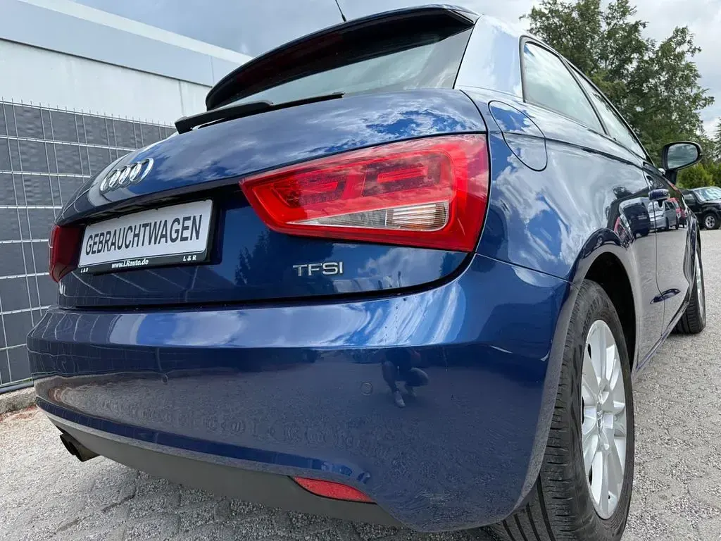 Gebraucht Audi A1 Attraction 122 PS (89 kW) 2011 Blau Kleinwagen