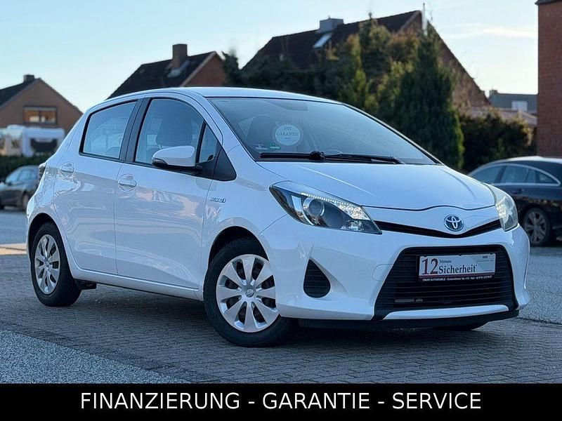 Weiß Gebraucht 2014 Toyota Yaris Hybrid Limousine | 10.699 € (Fairer Preis) - Bild 1/4