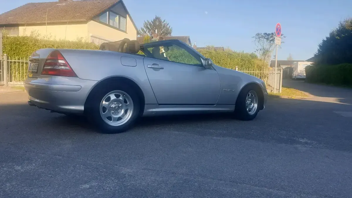Second-hand Mercedes SLK200 163 CP (119 kW) 2003 Argintiu Cabrio