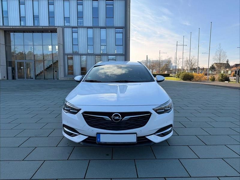 Weiß Gebraucht 2018 Opel Insignia Kombi | 11.299 € (Fairer Preis) - Bild 1/4