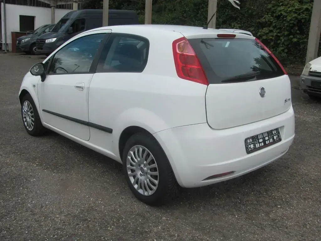 Gebraucht Fiat Grande Punto 77 PS (56 kW) 2009 Weiß Kleinwagen