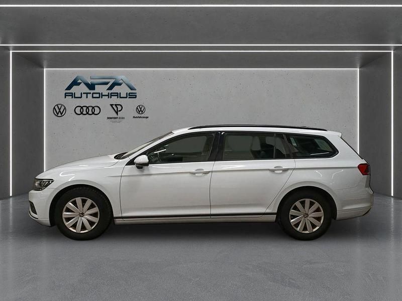 Gebraucht VW Passat 150 PS (110 kW) 2022 Weiß Kombi
