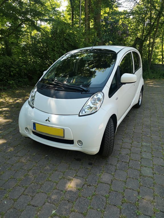 Weiß Gebraucht 2014 Mitsubishi i-MiEV Kleinwagen | 8.500 € - Bild 1/4
