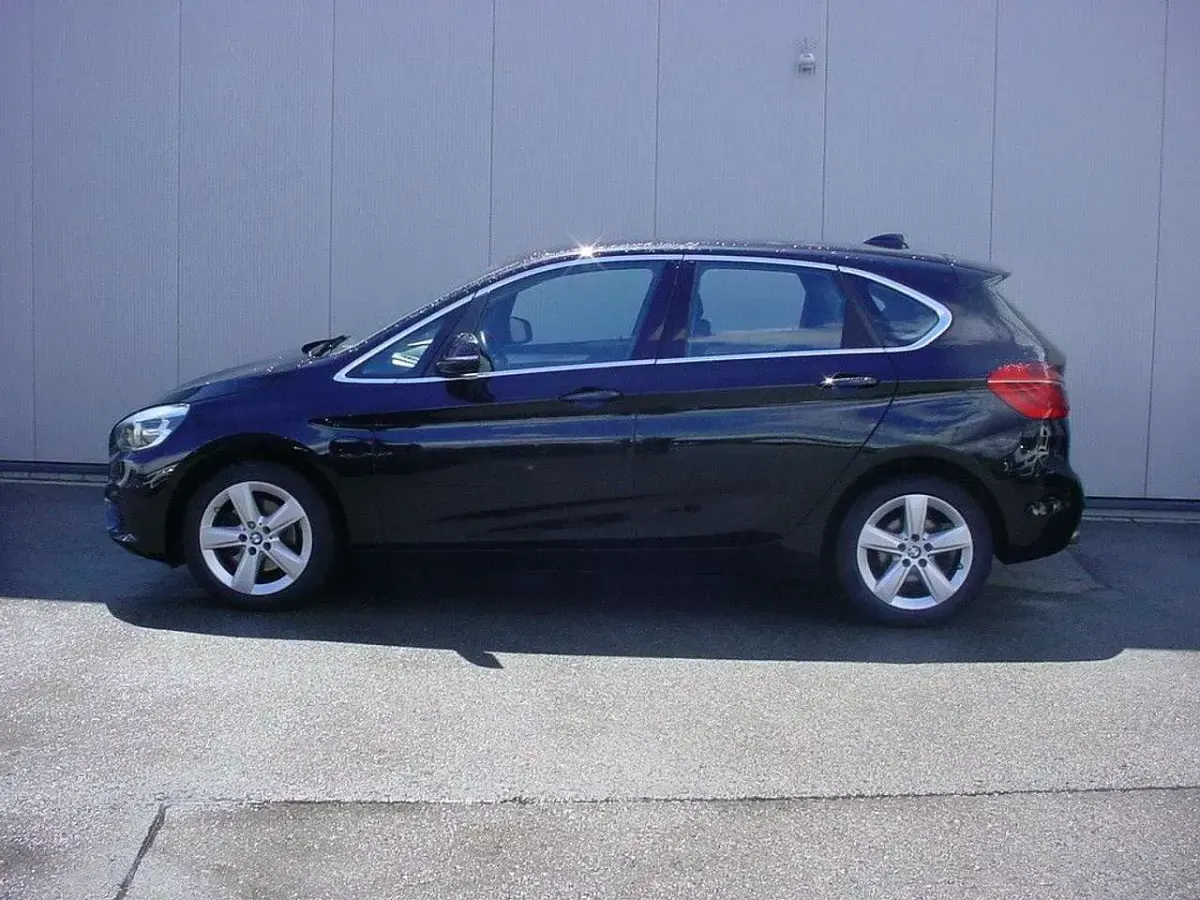 Gebraucht BMW 220 192 PS (141 kW) 2016 Black sapphire metallic Van / Kleinbus
