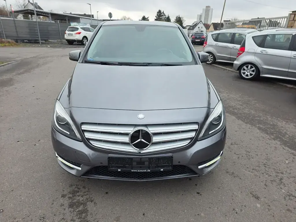 Gebraucht Mercedes B180 109 PS (80 kW) 2014 Grau Kleinwagen
