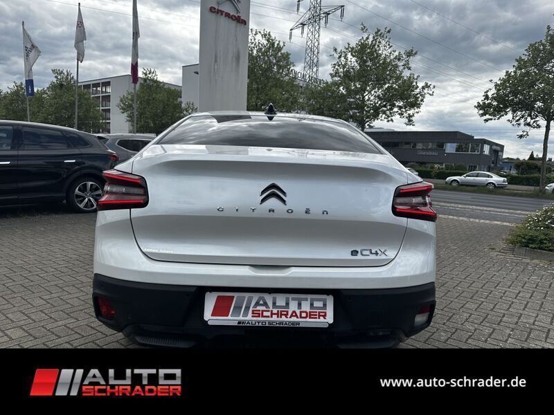 Gebraucht Citroën e-C4 Shine 100 kW (136 PS) 2023 Weiß Limousine