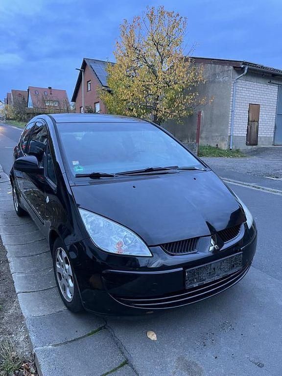 Schwarz Gebraucht 2006 Mitsubishi Colt Inform Limousine | 1.600 € (Fairer Preis) - Bild 1/4
