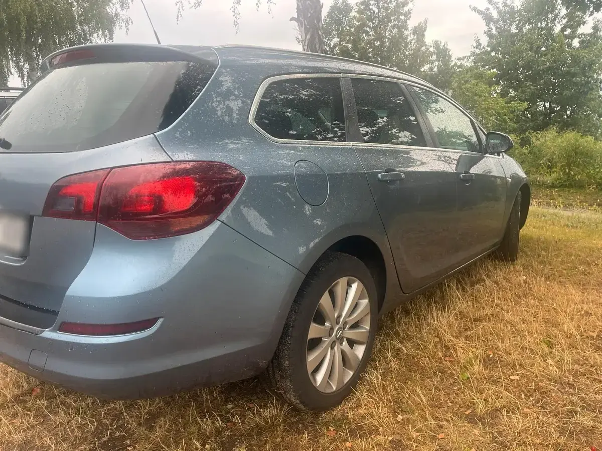 Gebraucht Opel Astra 115 PS (84 kW) 2011 Blau Kombi