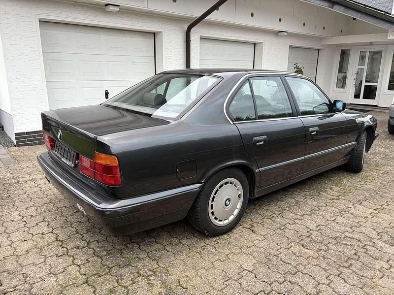 Second-hand BMW 525 170 CP (125 kW) 1990 Berlinǎ