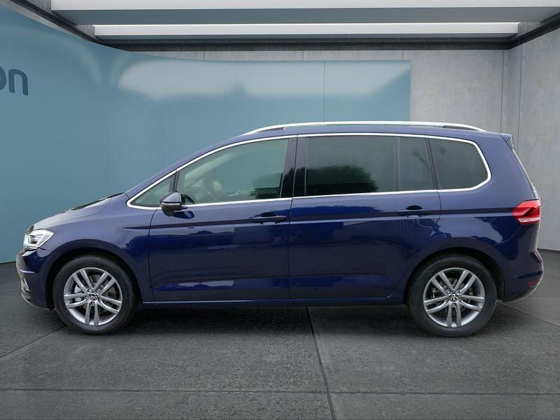 Neu VW Touran 150 PS (110 kW) 2025 Blau Van / Kleinbus