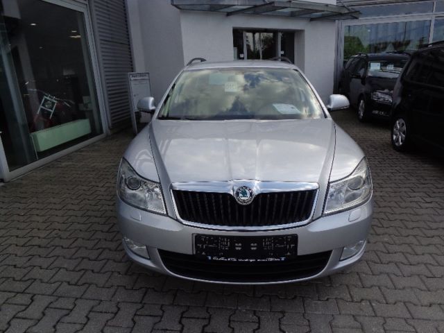 Gebraucht Skoda Octavia 105 PS (77 kW) 2012 Silber metallic Kombi