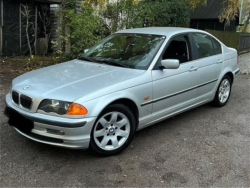 Silber Gebraucht 2001 BMW 320 Limousine | 1.300 € (Superpreis) - Bild 1/4