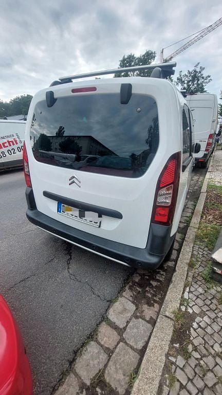 Weiß Gebraucht 2018 Citroën Berlingo Van / Kleinbus | 6.500 € - Bild 1/4