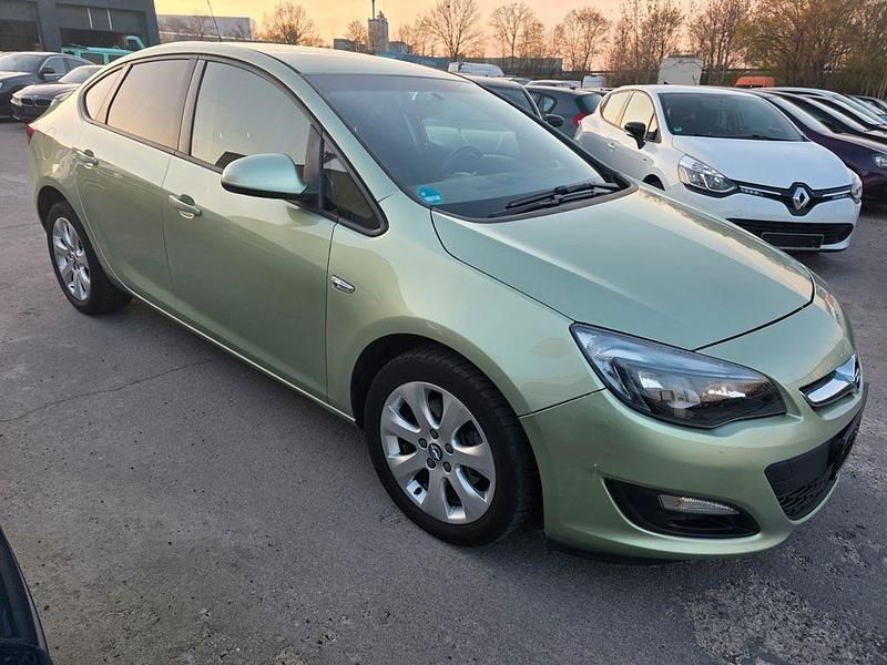 Gebraucht Opel Astra Active 110 PS (80 kW) 2013 Limousine