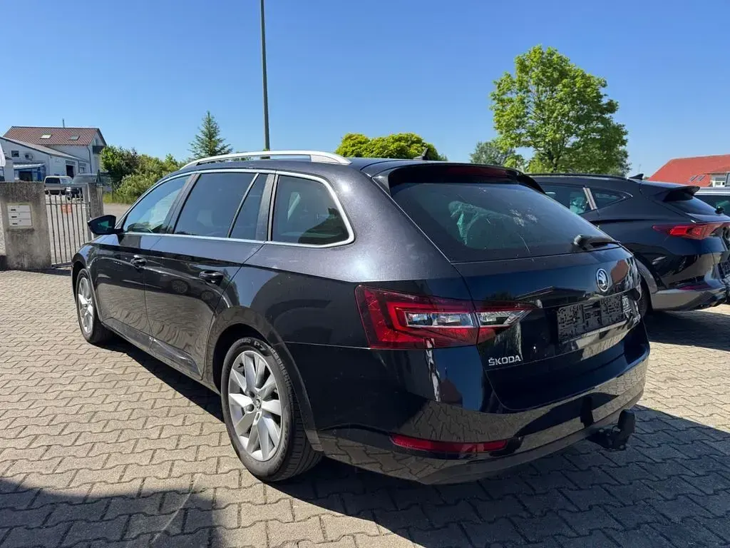 Gebraucht Skoda Superb Style 150 PS (110 kW) 2016 Schwarz Kombi