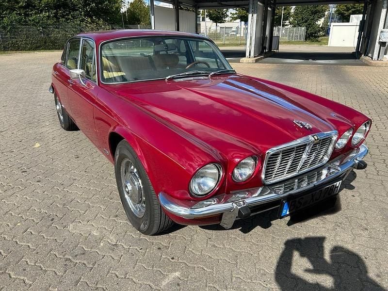 Rot Gebraucht 1978 Jaguar XJ6 Limousine | 19.900 € - Bild 1/4