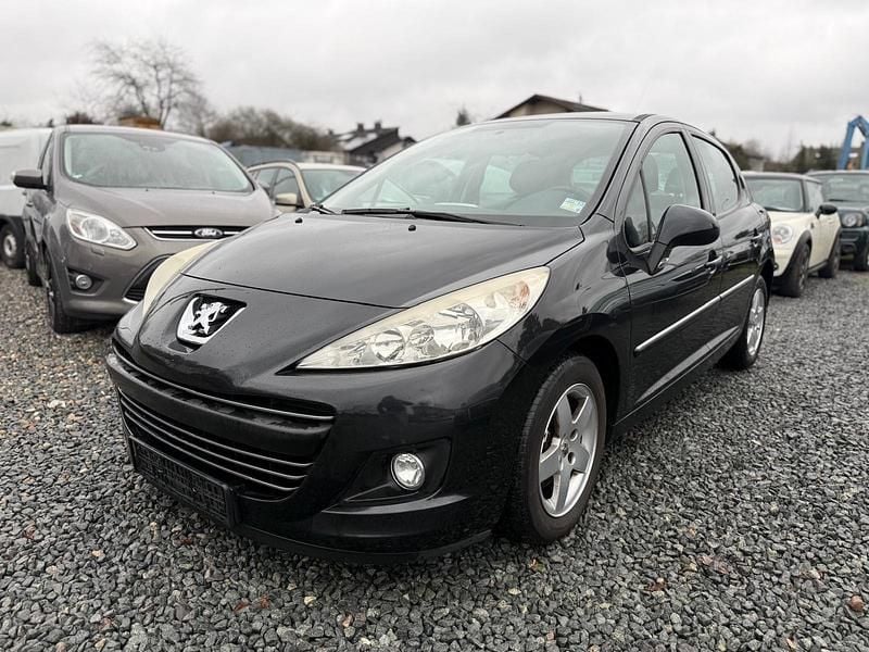 Gebraucht Peugeot 207 Style 95 PS (69 kW) 2011 Schwarz Kleinwagen
