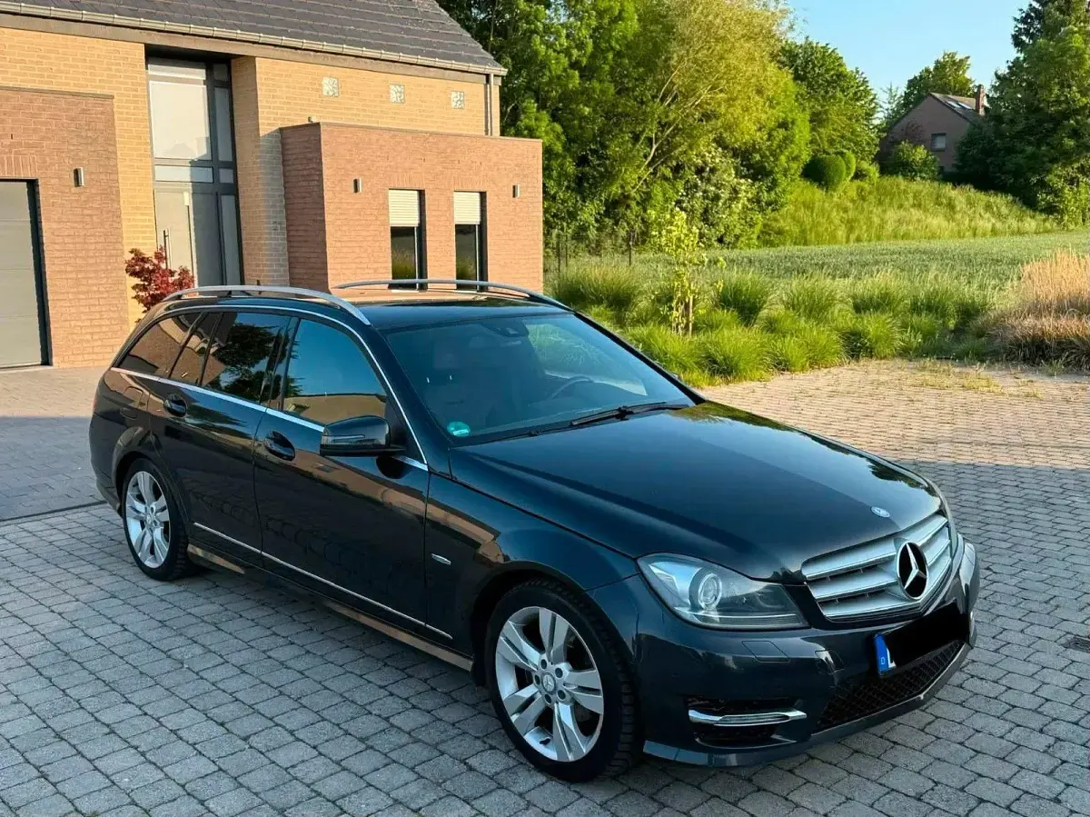 Gebraucht Mercedes C250 Avantgarde 204 PS (150 kW) 2012 Schwarz Kombi