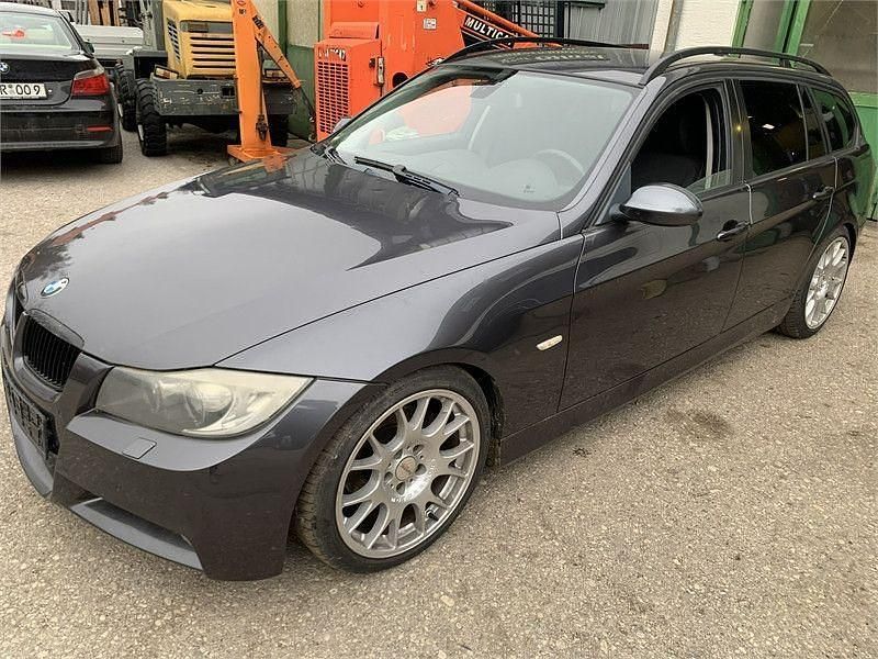Grau Gebraucht 2006 BMW 320 Sport Line Kombi | 2.590 € (Fairer Preis) - Bild 1/4