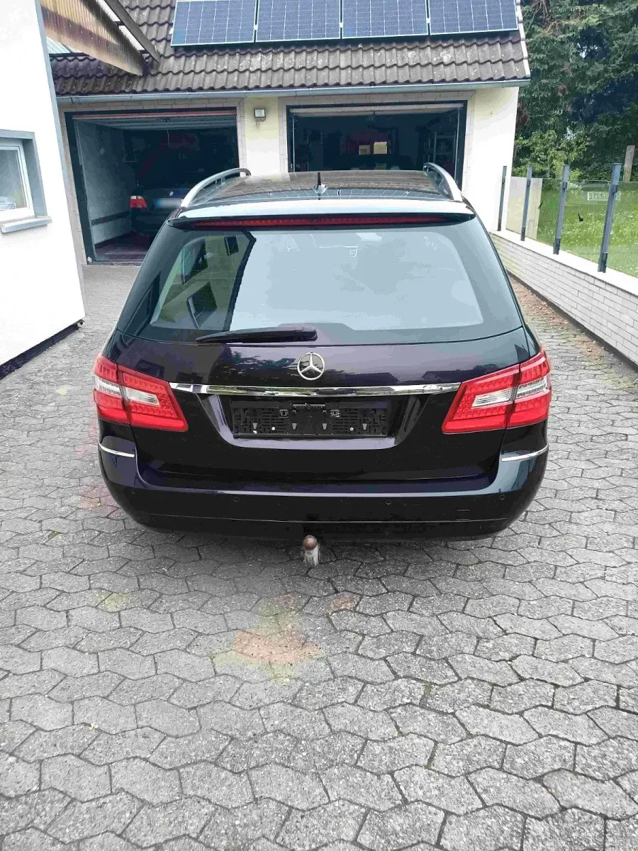 Gebraucht Mercedes E220 170 PS (125 kW) 2010 Schwarz Kombi