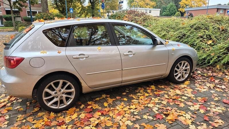 Grau Gebraucht 2005 Mazda 3 Limousine | 1.550 € (Guter Preis) - Bild 1/4
