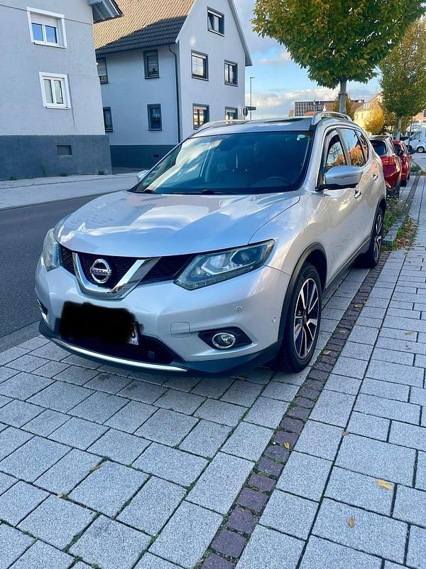 Silber Gebraucht 2016 Nissan X-Trail Tekna SUV | 11.750 € (Fairer Preis) - Bild 1/4