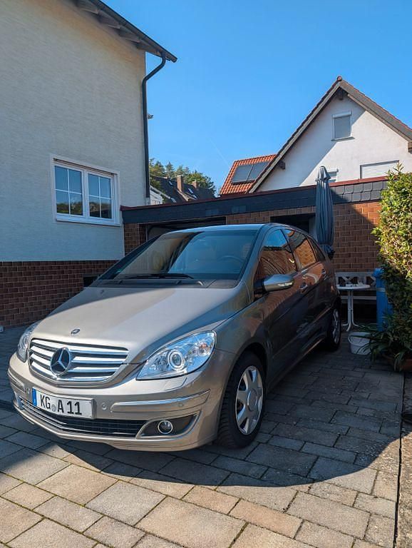 Grau Gebraucht 2006 Mercedes 200 Limousine | 7.250 € (Superpreis) - Bild 1/4