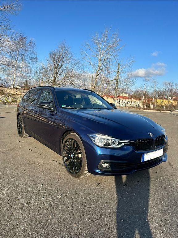 Gebraucht BMW 320 Advantage 184 PS (135 kW) 2019 Blau Kombi