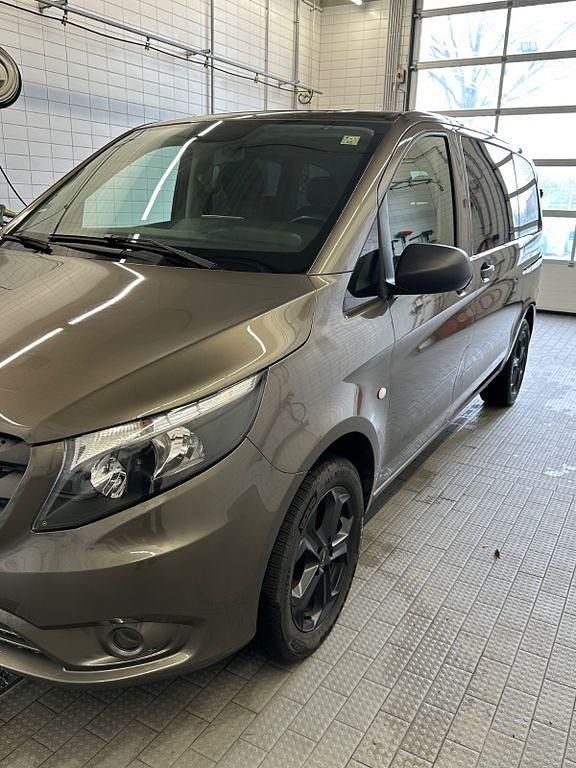 Gebraucht Mercedes Vito 190 PS (139 kW) 2017 Braun Van