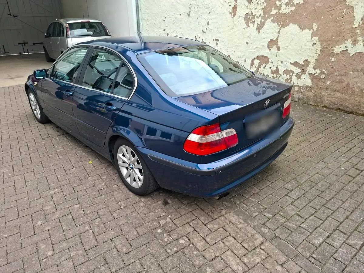 Usata BMW 325 192 CV (141 kW) 2004 Blu Berlina