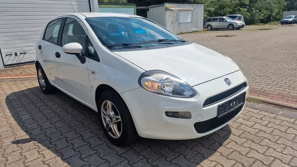 Gebraucht Fiat Punto Pop 69 PS (50 kW) 2014 Weiß Kleinwagen
