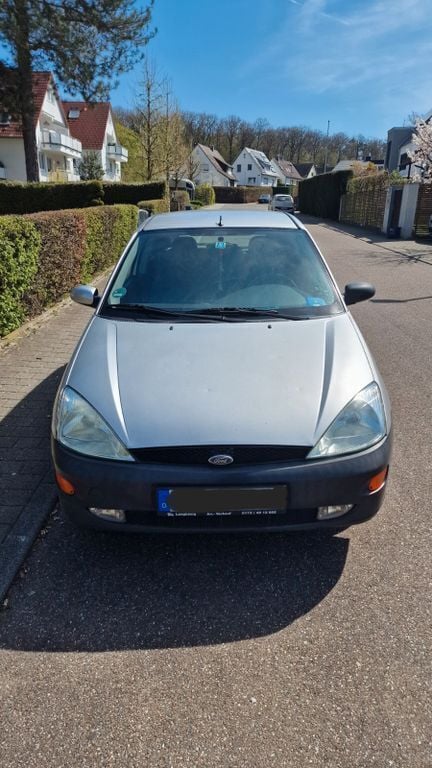 Silber Gebraucht 2000 Ford Focus Trend Kleinwagen | 1.399 € (Fairer Preis) - Bild 1/4