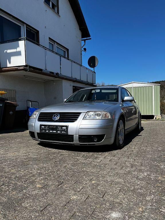 Silber Gebraucht 2001 VW Passat Comfortline Limousine | 3.950 € (Teuer) - Bild 1/4