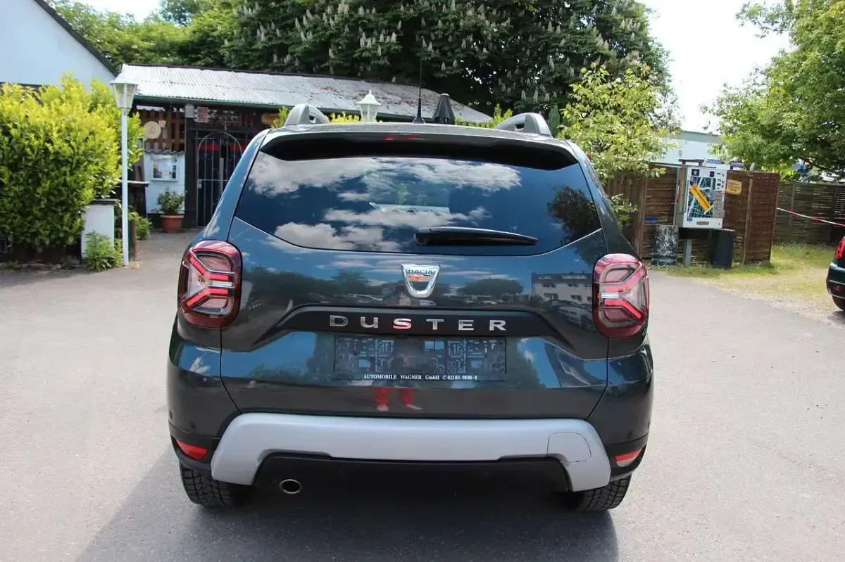 Używany Dacia Duster Prestige 150 KM (110 kW) 2021 Szary SUV