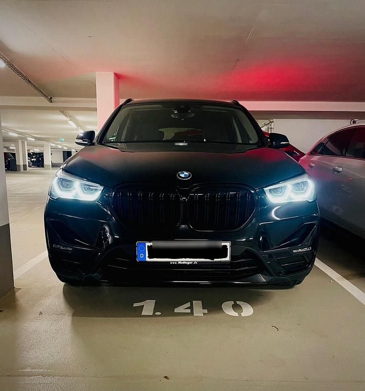 Schwarz Gebraucht 2019 BMW X1 Sport Line SUV | 22.800 € (Fairer Preis) - Bild 1/4