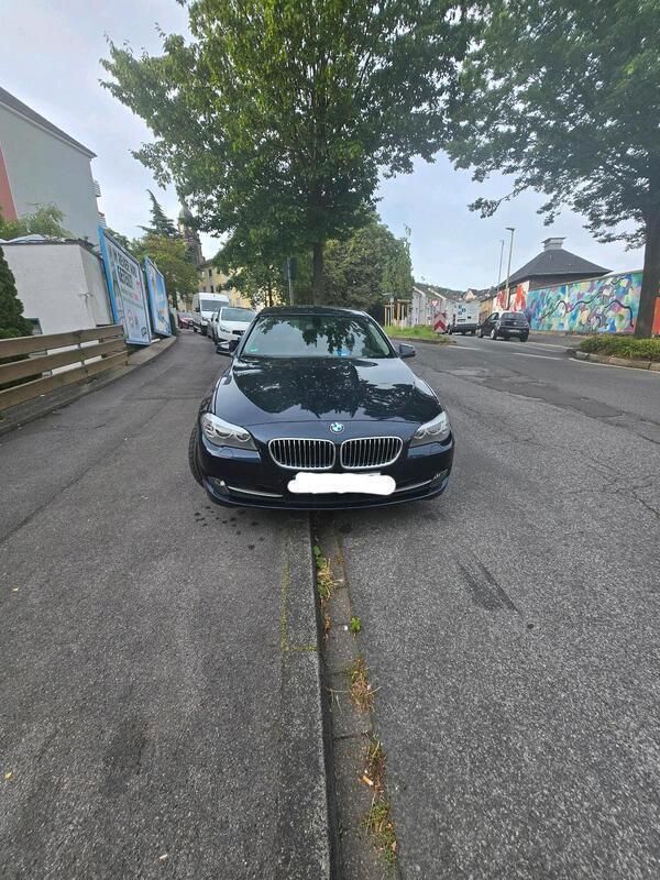 Blau Gebraucht 2011 BMW 523 Limousine | 10.000 € - Bild 1/4