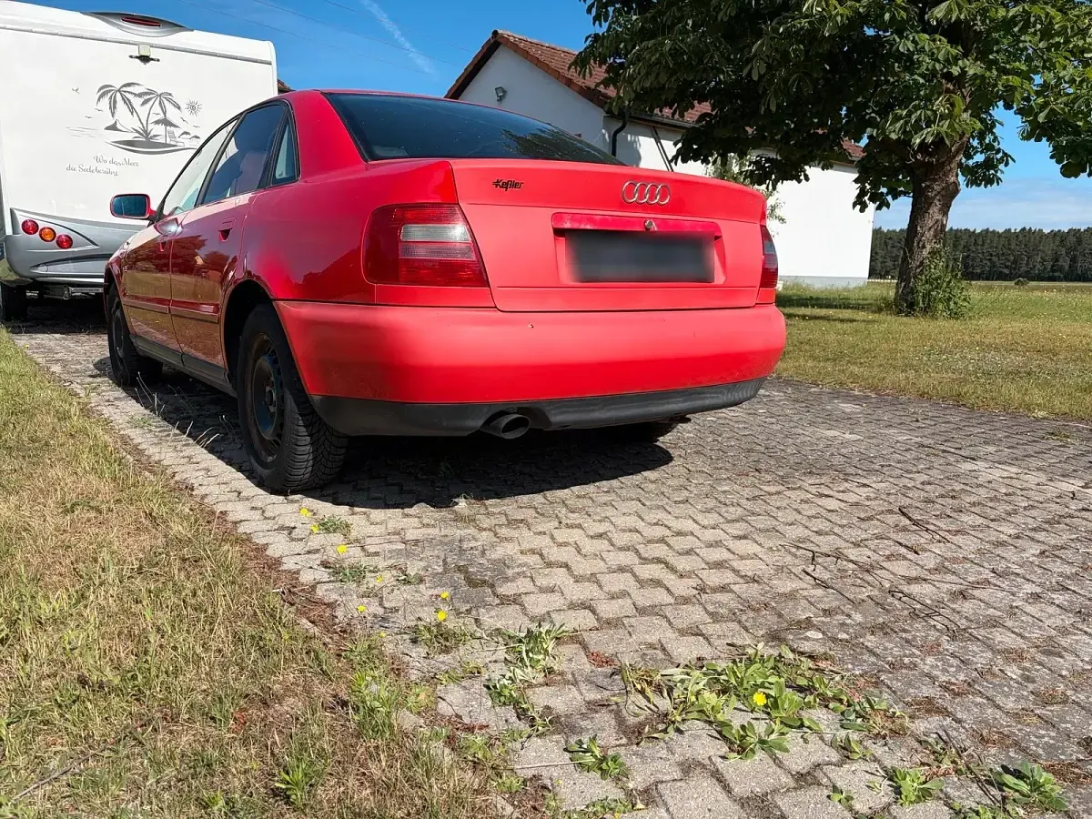 Gebraucht Audi A4 125 PS (91 kW) 1997 Rot Limousine