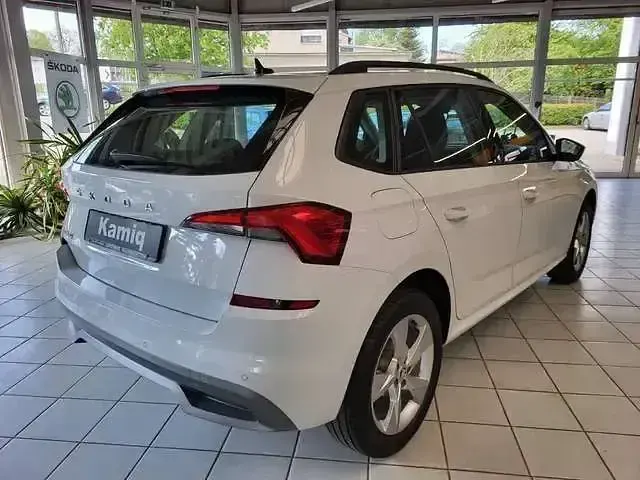 Gebraucht Skoda Kamiq Fresh 110 PS (80 kW) 2024 Moonweiss metallic SUV