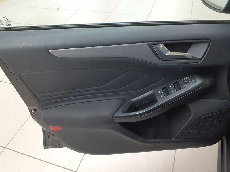 Gebraucht Ford Focus Cool & Connect 120 PS (88 kW) 2023 Agate black metallic Limousine