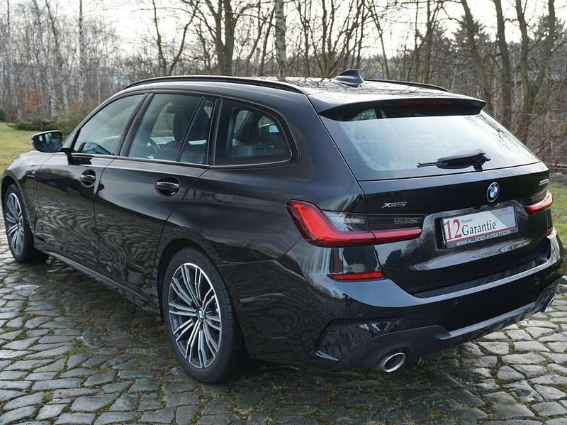 Gebraucht BMW 330e M Sport 184 PS (135 kW) 2020 Black sapphire metallic Kombi