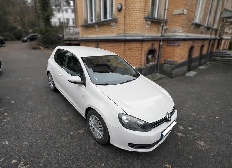 Weiß Gebraucht 2011 VW Golf VI Kleinwagen | 3.850 € (Guter Preis) - Bild 1/3