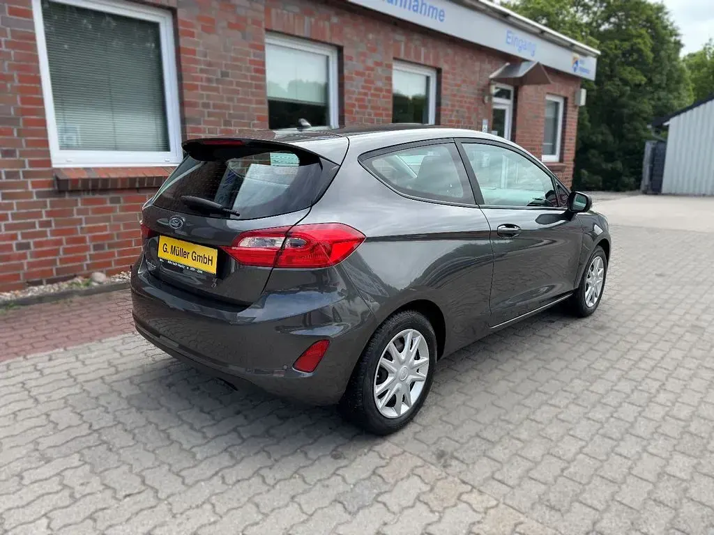Gebraucht Ford Fiesta Cool & Connect 101 PS (74 kW) 2017 Grau Kleinwagen