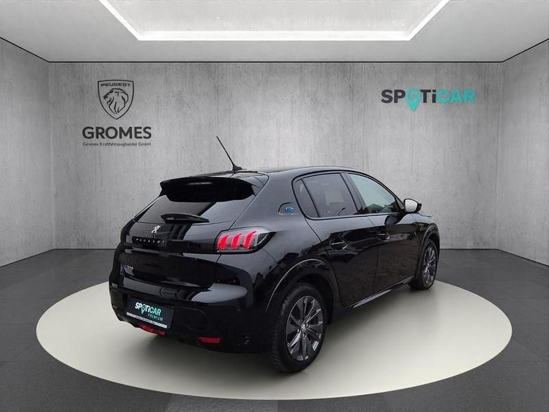 Gebraucht Peugeot e-208 Allure 100 kW (136 PS) 2022 Schwarz Kleinwagen