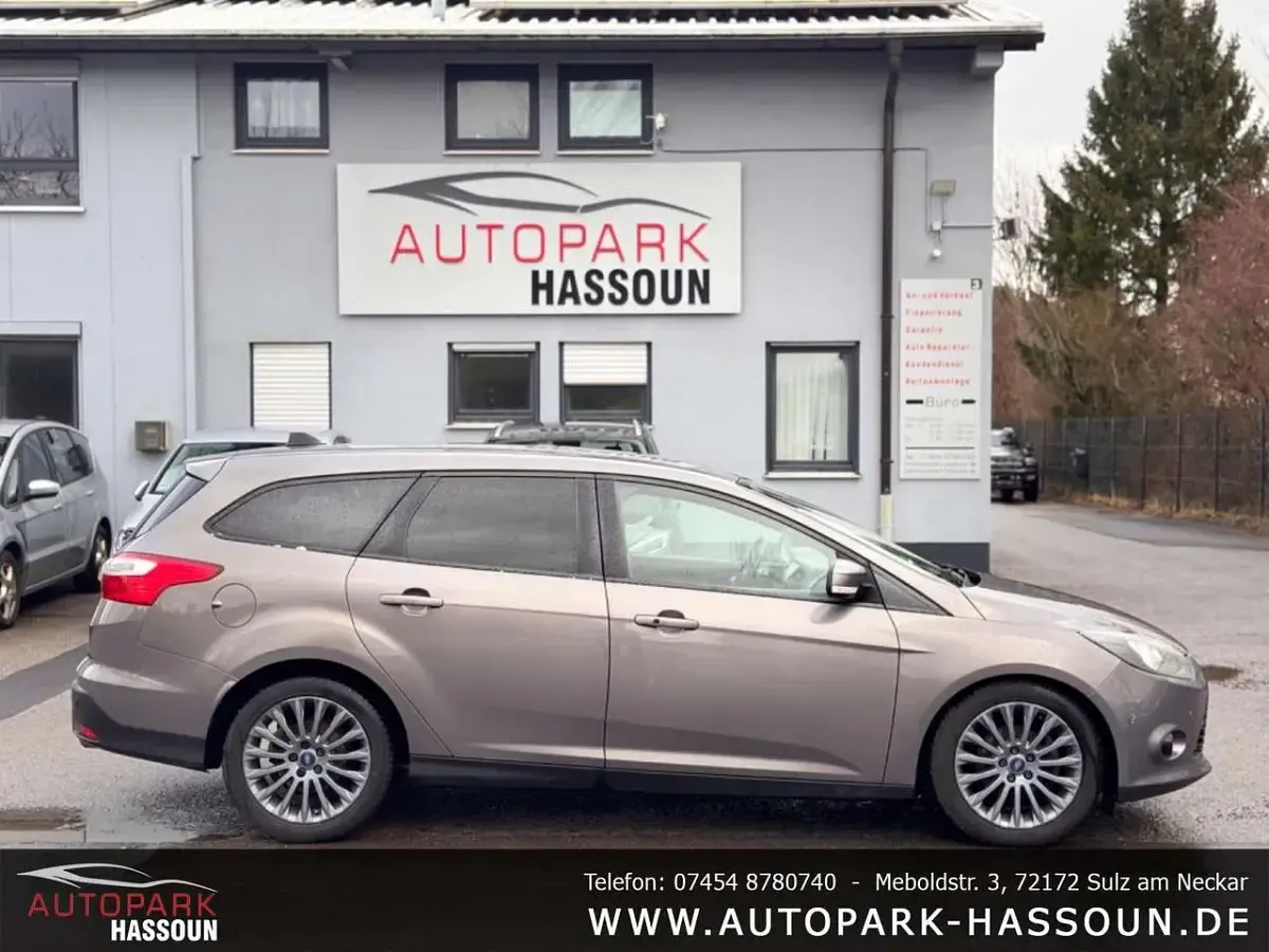 Usado Ford Focus Titanium 116 CV (85 kW) 2012 Marrón Familiar