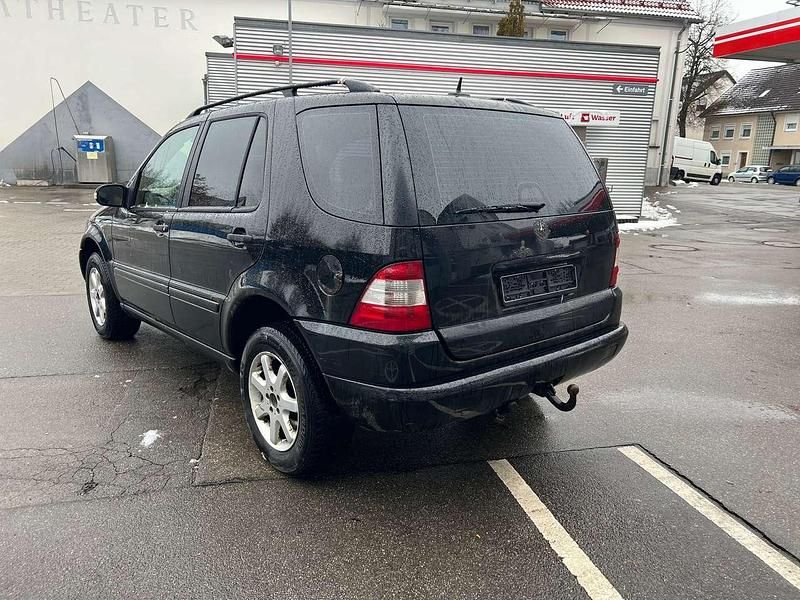 Gebraucht Mercedes ML270 163 PS (119 kW) 2003 Schwarz SUV
