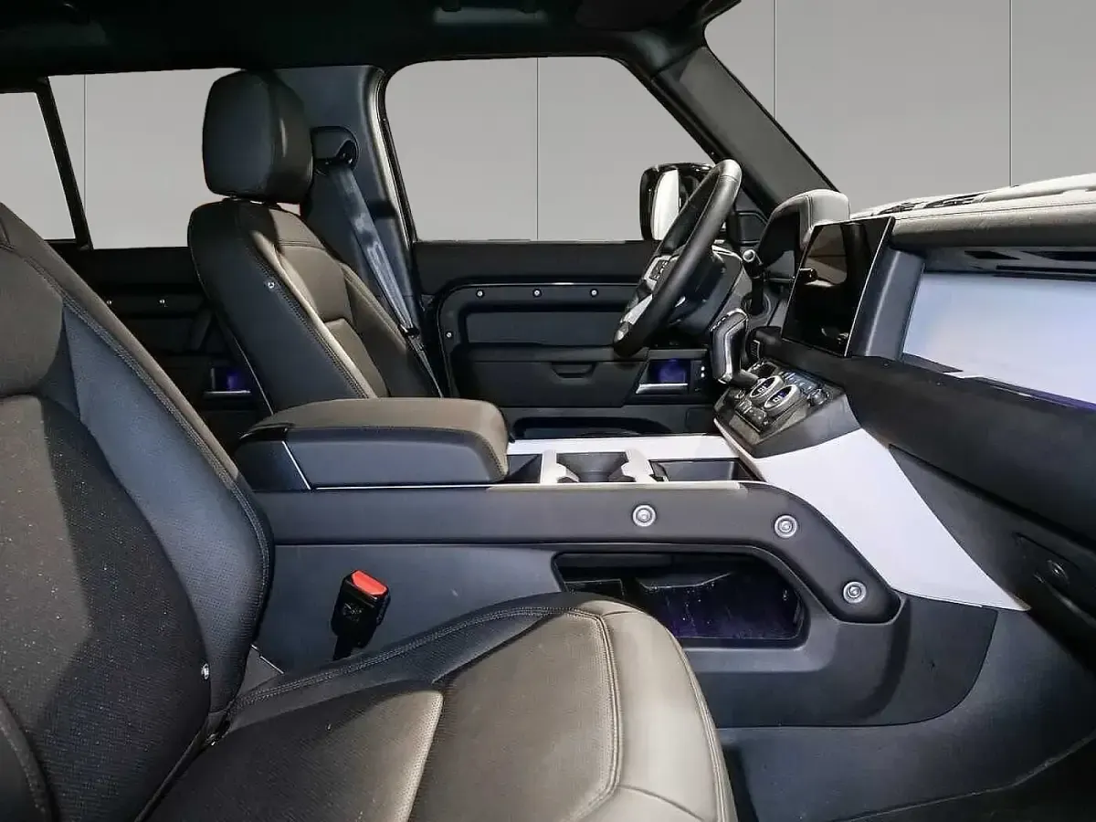 Gebraucht Land Rover Defender SE Dynamic 304 PS (223 kW) 2025 Carpathian grey SUV
